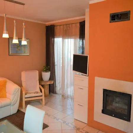Apartment Iva Orange